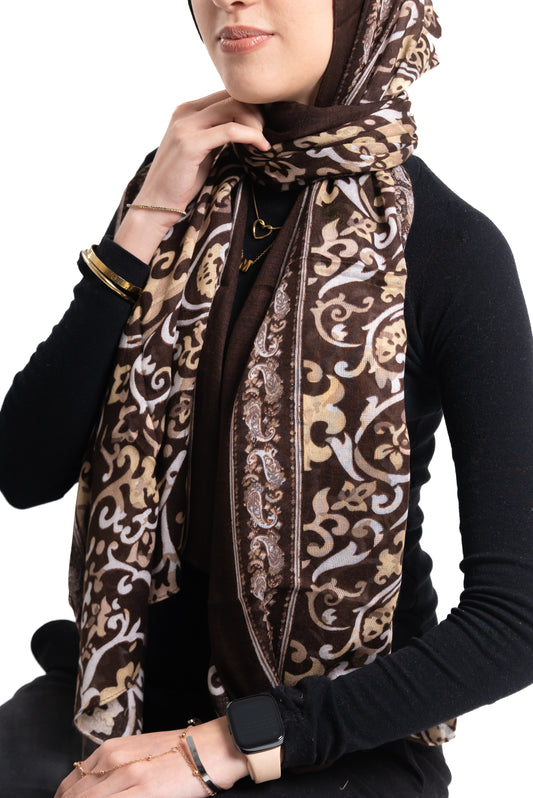 Arabesque Charm in Modal